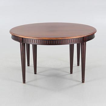 A late 20th century dining table.