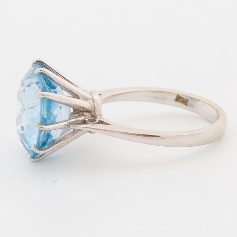 A ring with synthetic blue spinel.