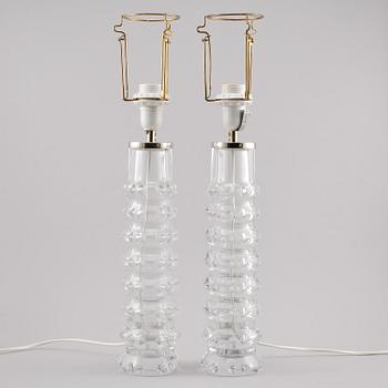 BORDSLAMPOR, ett par, "2074", glas, Carl Fagerlund, Orrefors, 1900-talets andra hälft.