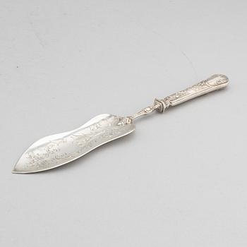 A French silver cake server, mark of Armand Fresnais, Paris (1877-1927).