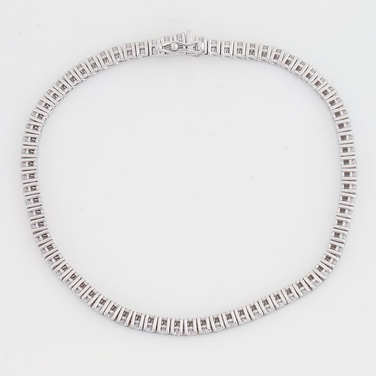 Brilliant-cut diamond tennis bracelet, with certificate HRD.
