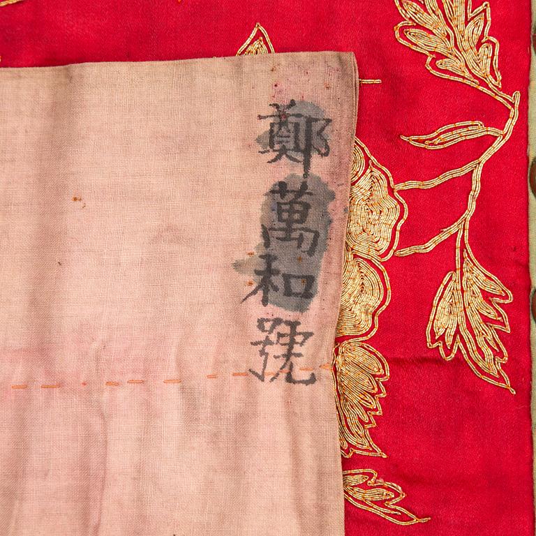 A Chinese silk embroidery, late Qing dynasty (1644–1912).