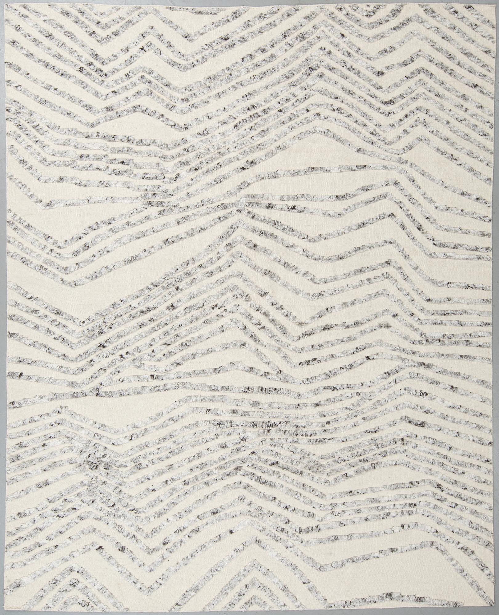 A CARPET, flat weave, with knoted detalis in relief, ca 300 x 240 cm.