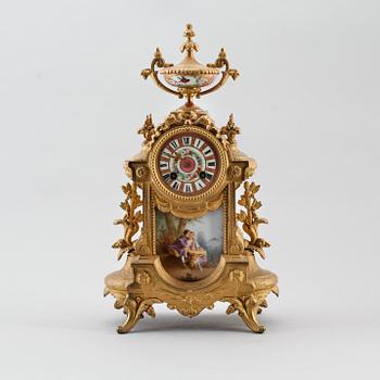 BORDSPENDYL, Frankrike, Louis XVI-stil, 1800-talets andra hälft.