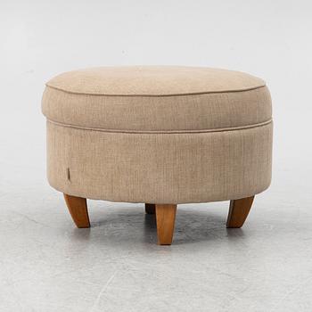 An armchair with footstool, Howard model, Englessons, 21st century.