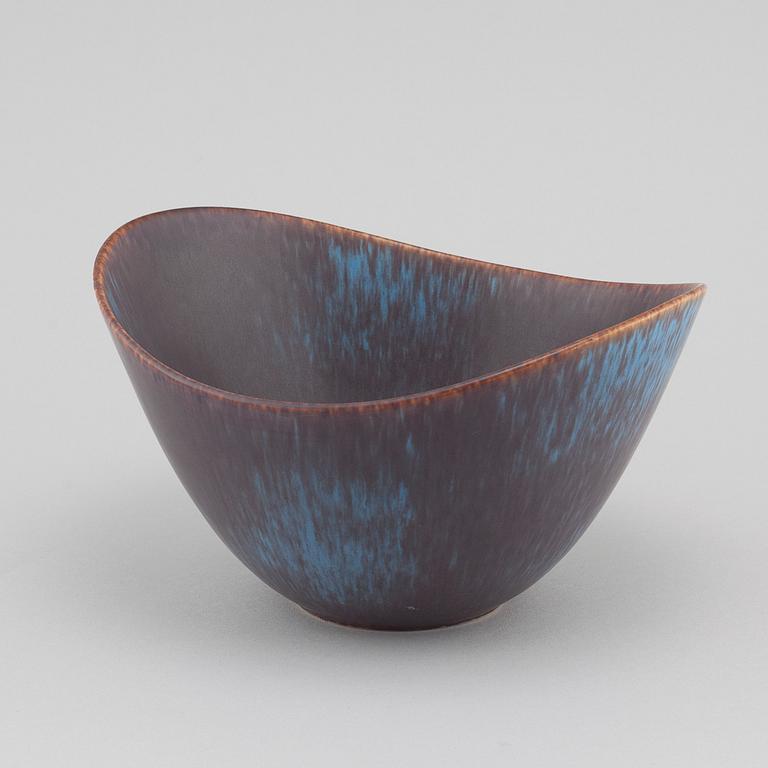 A stoneware bowl by GUNNAR NYLUND for Rörstrand, third quarter of the 20t century.