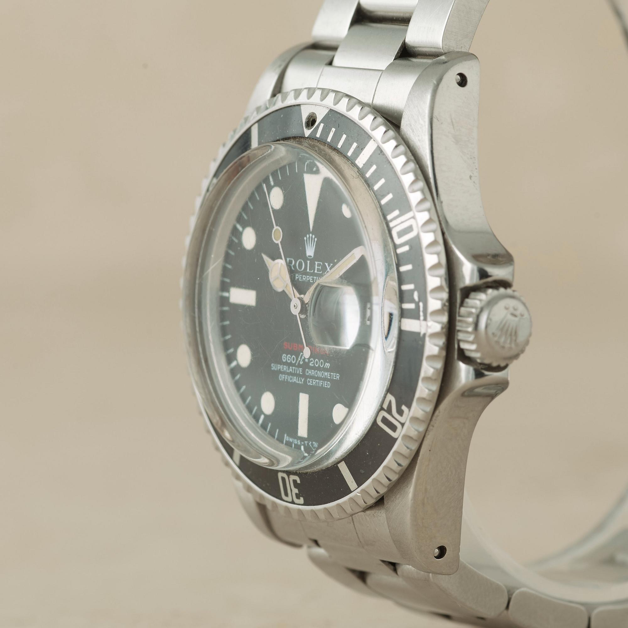 ROLEX, Oyster Perpetual Date, Submariner (660ft=200m, SWISS-T< 25, Mark IV), Chronometer, "Röd text".