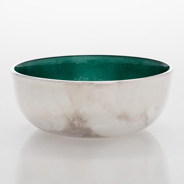 A. Tillander, skål, sterlingsilver och emalj, Åbo 2005.