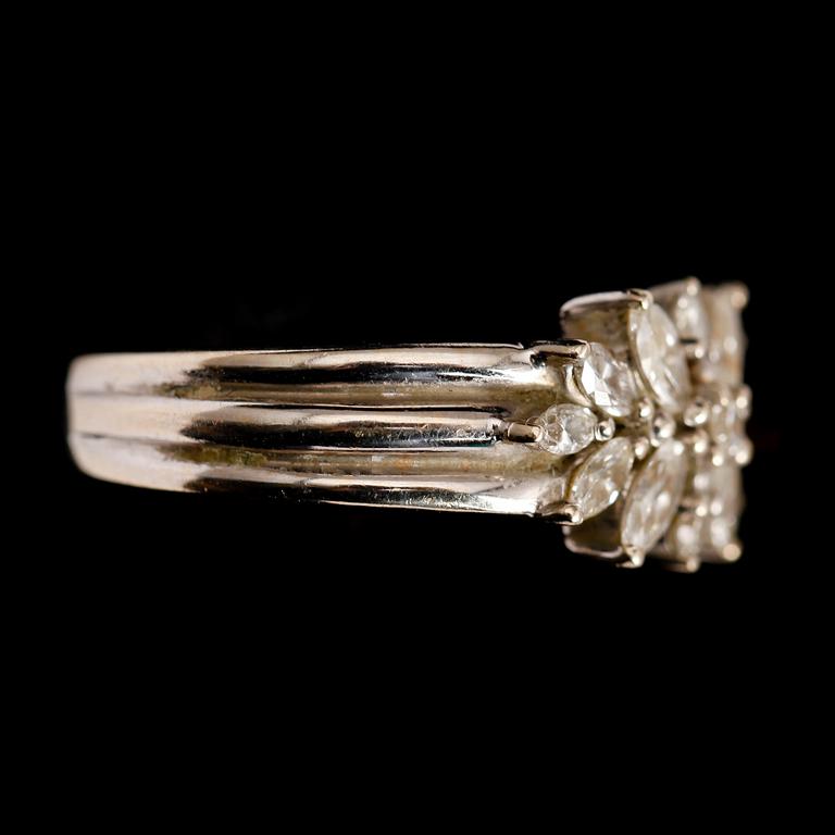 RING, 18 k vitguld, diamanter 0.62 ct enl gravyr. Total vikt ca 5 g.