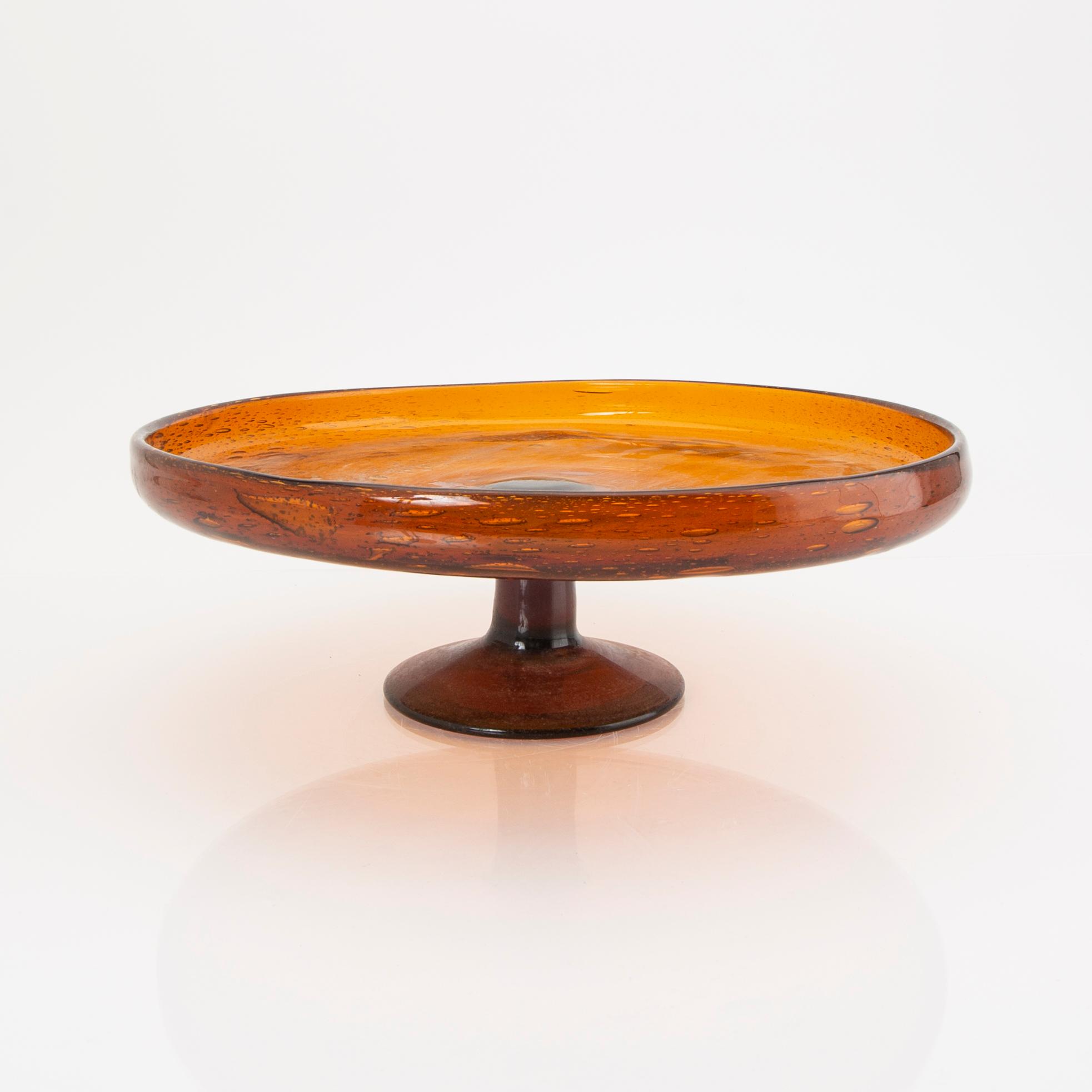 Erik Höglund, serveringsfat signerat och numrerat 159/330.