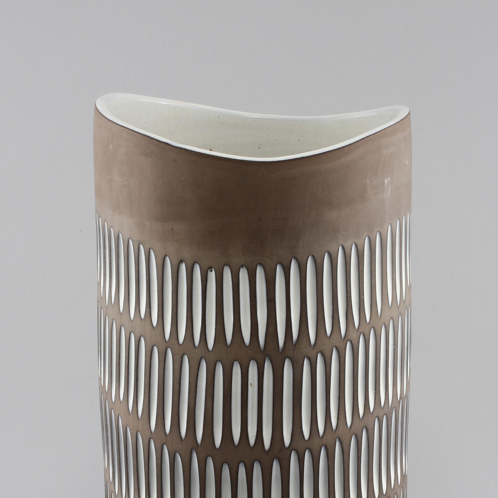 GOLVVAS, stengods, "Negro" Ingrid Atterberg, Upsala-Ekeby, 1900-talets andra hälft.