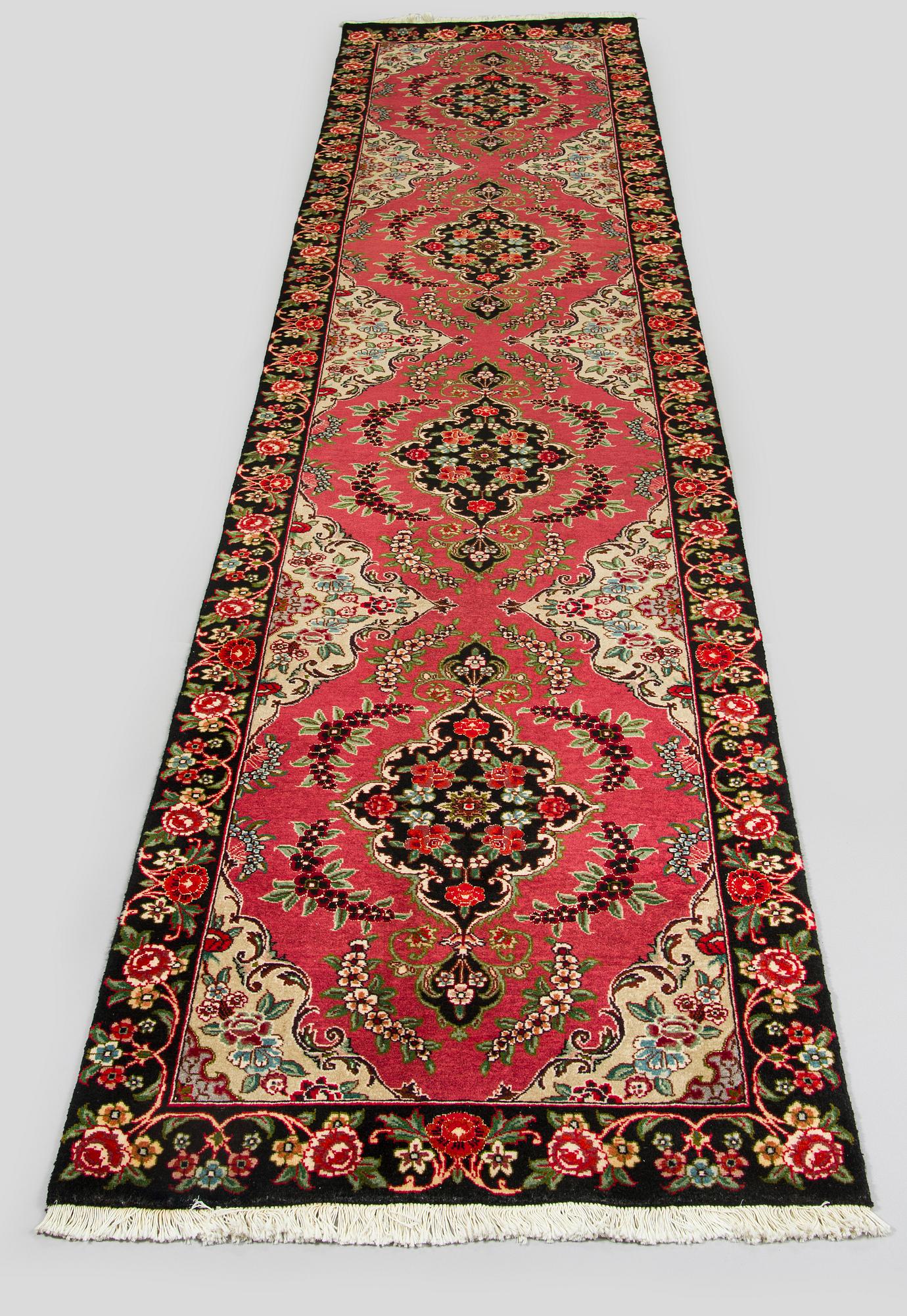 A runner, Tabriz part silk, so called 50 Radj. Ca. 400 x 90 cm.