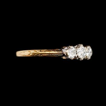 RING, 18 k guld, 3 diamanter tot ca 0.60 ct.