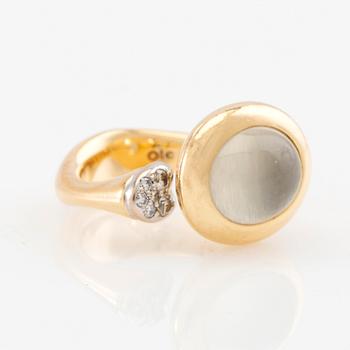 Ole Lynggaard, Ring "Emeli" 18K rose and white gold with a cabochon-cut moonstone and round brilliant-cut diamonds.