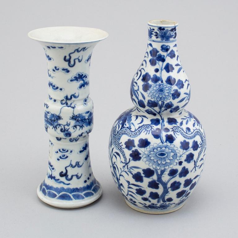 Two blue and white vases, Qing dynasty, Guangxu (1874-1908).