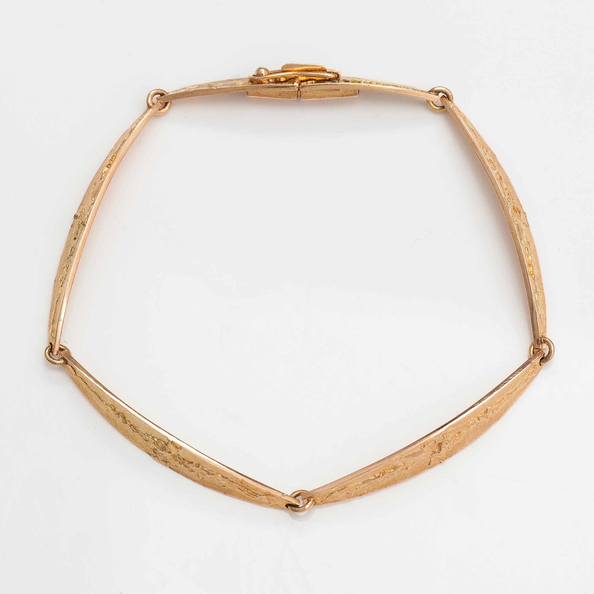 Björn Weckström, A 14K gold bracelet "Relief". Lapponia 1965.