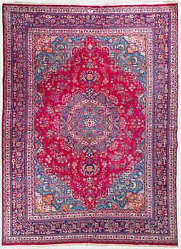 A Keshan carpet, circa 396x293 cm.