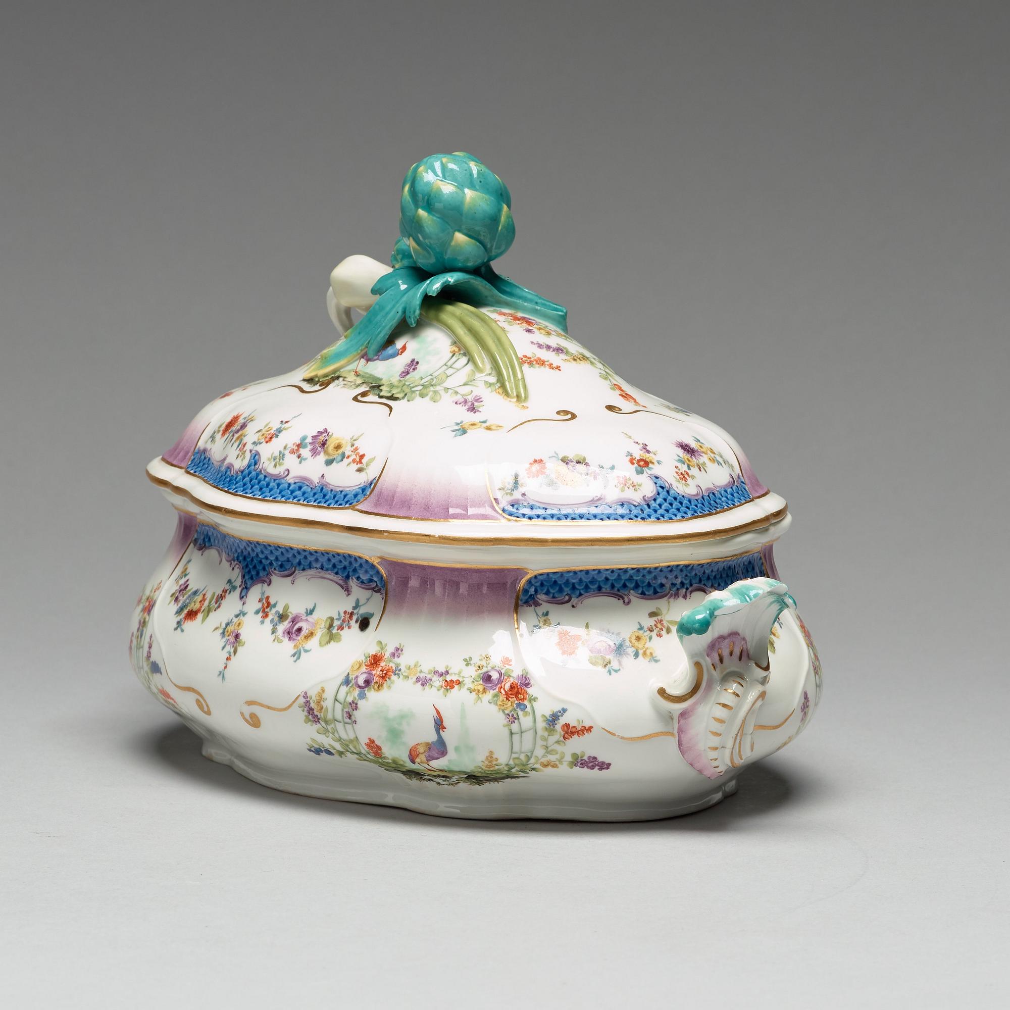 TERRIN med LOCK och FAT, porslin. Meissen, 1700-tal.
