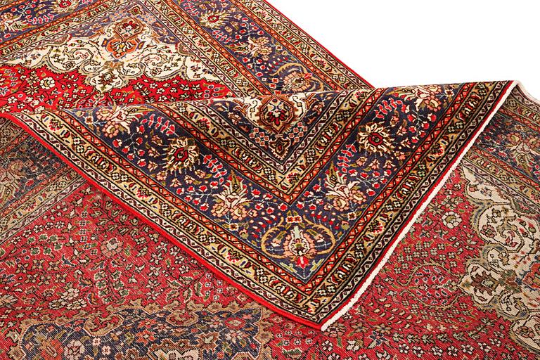 A Tabriz carpet, c 295 x 198 cm.