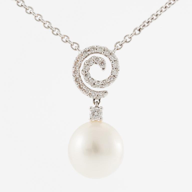 Necklace, 18K white gold with a pearl and brilliant-cut diamonds.
