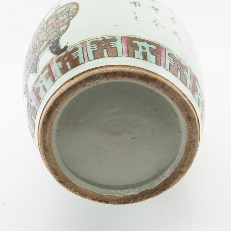 Vase China late Qing porcelain.