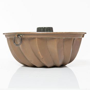A Sweidhs copper cake mould, 18th / early 19th century.