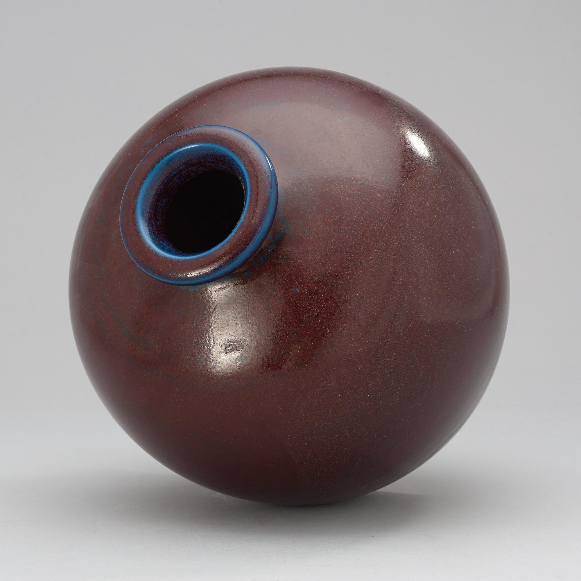 A Berndt Friberg stoneware urn, Gustavsberg Studio 1964.