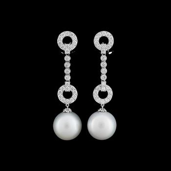 954. A pair of cultured South sea pearl and brilliant cut diamond earrings, tot 2.24 ct.
