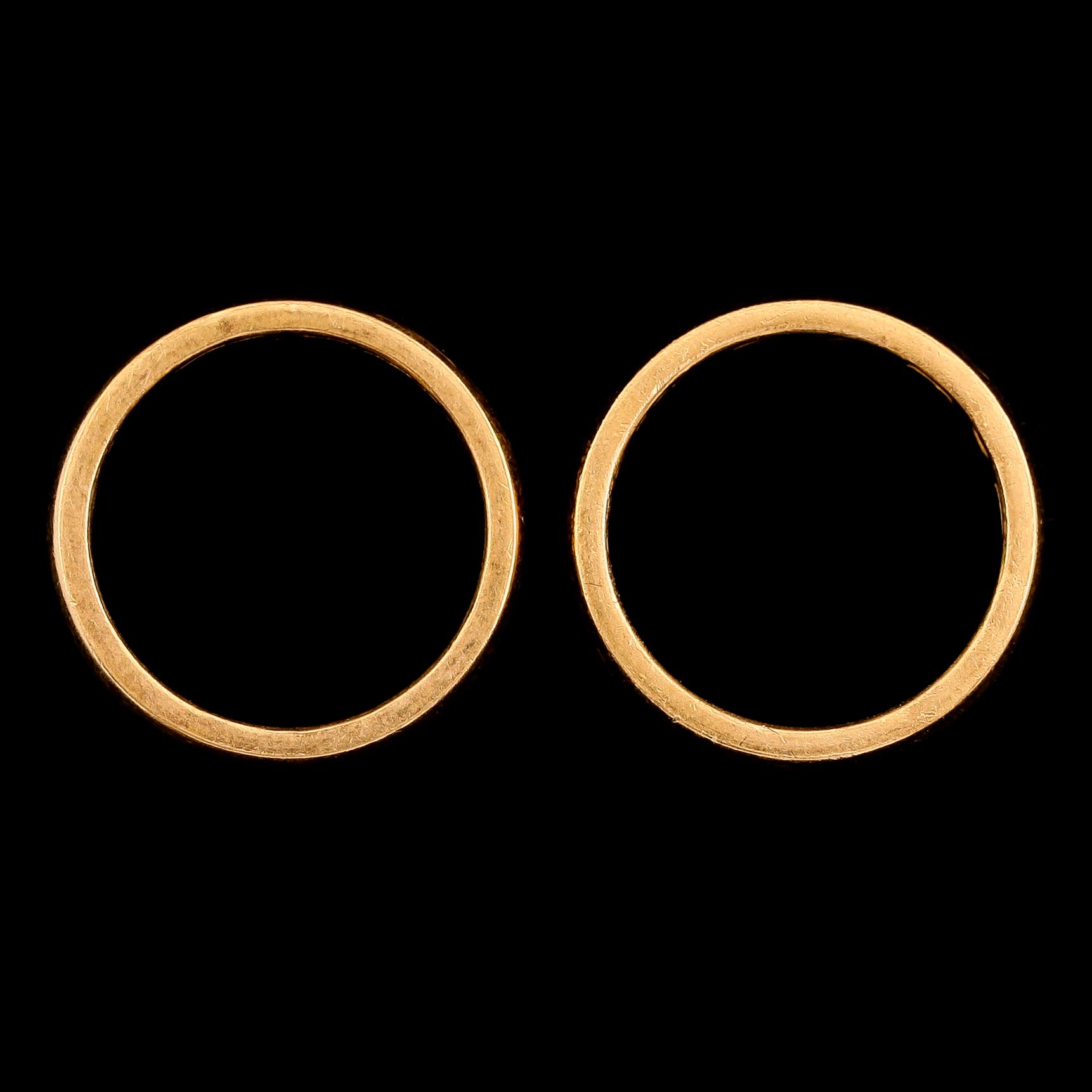 RINGAR, 2 st, 23 k guld. Vikt ca 12,9 g.
