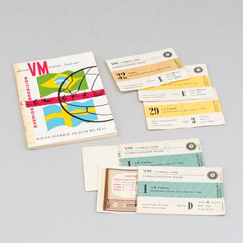 Officiellt VM program, final 1958, Sverige-Brasilien, 29 juni kl.15.00, medföljer 2 matchhäften och tre lösa biljetter.