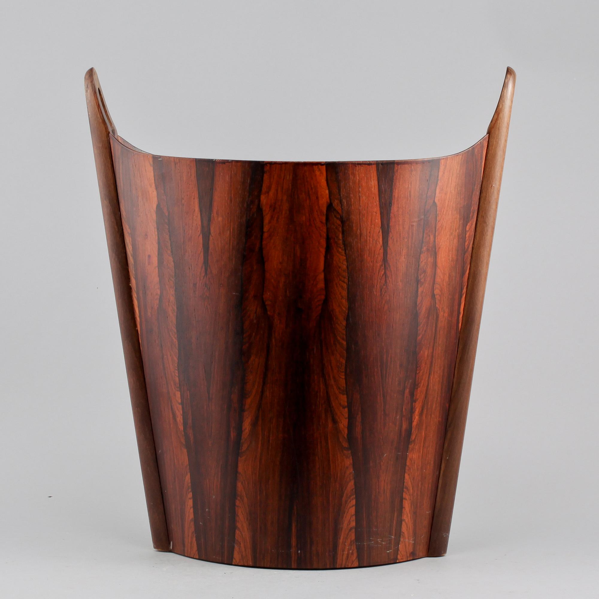 PAPPERSKORG, P.S. Heggen, Nordfjordeid, Norge, 1900-talets tredje kvartal.