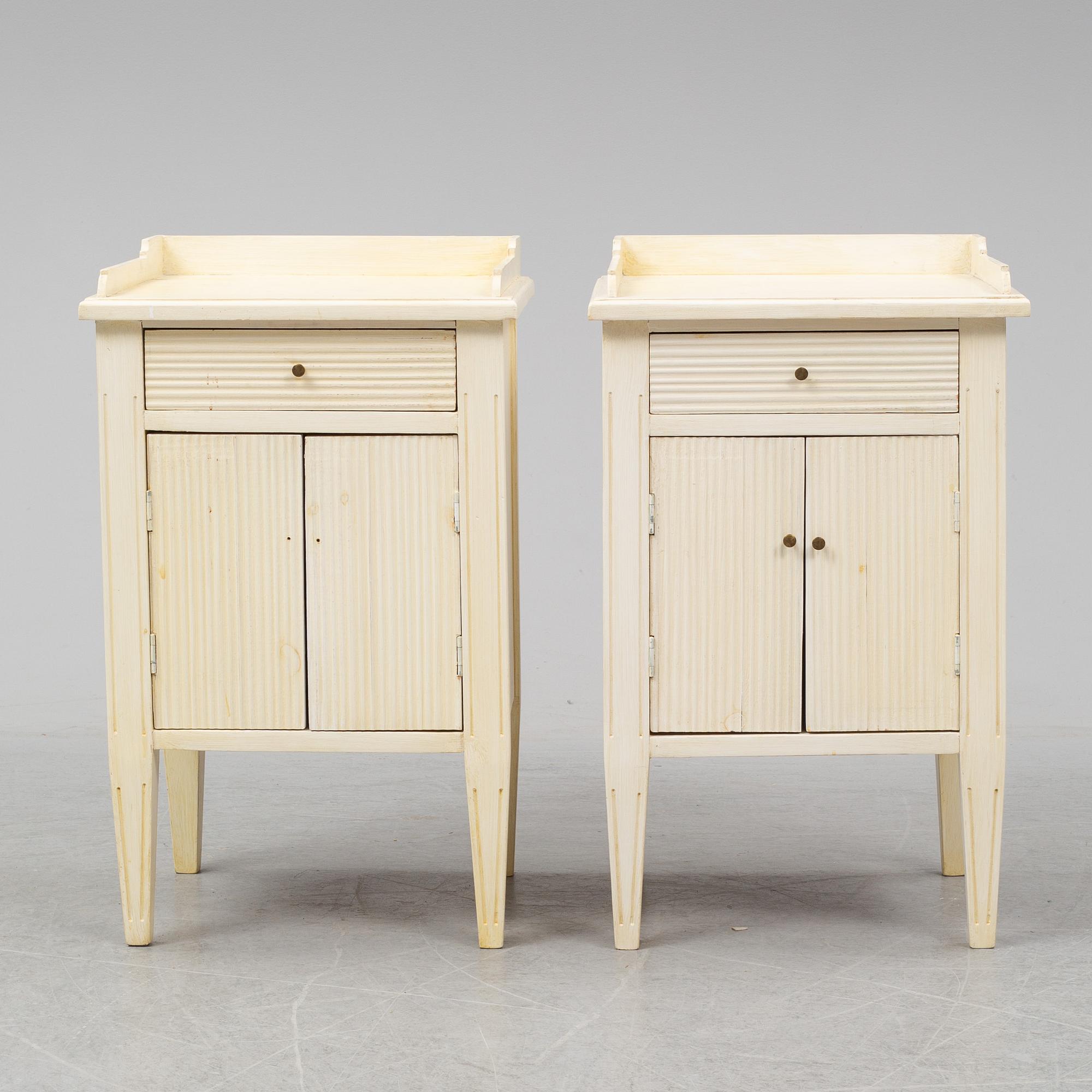 POTTSKÅP, ett par, gustaviansk stil, 1900-talets slut.