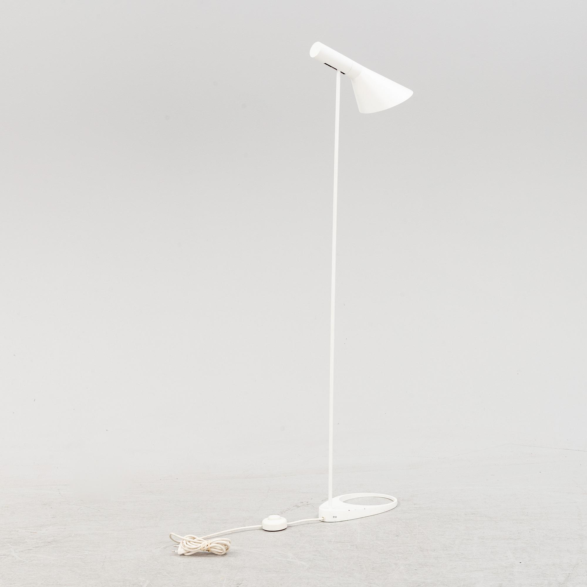 Arne Jacobsen, golvlampa, "AJ", Louis Poulsen, Danmark.