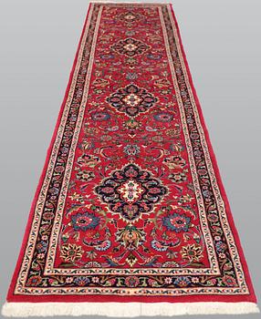 A Meshed runner, approx. 396 x 88 cm.