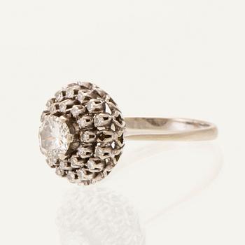 Ring in 18K white gold with round brilliant cut and single cut diamonds.
