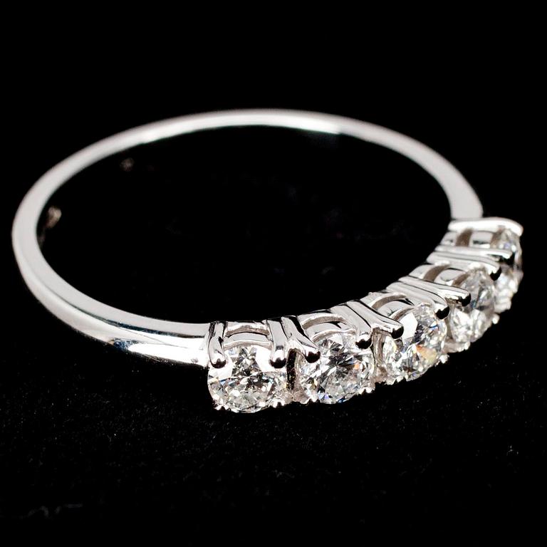 RING, 18K vitguld, diamanter tot. ca 0,75 ct, 2000-tal.