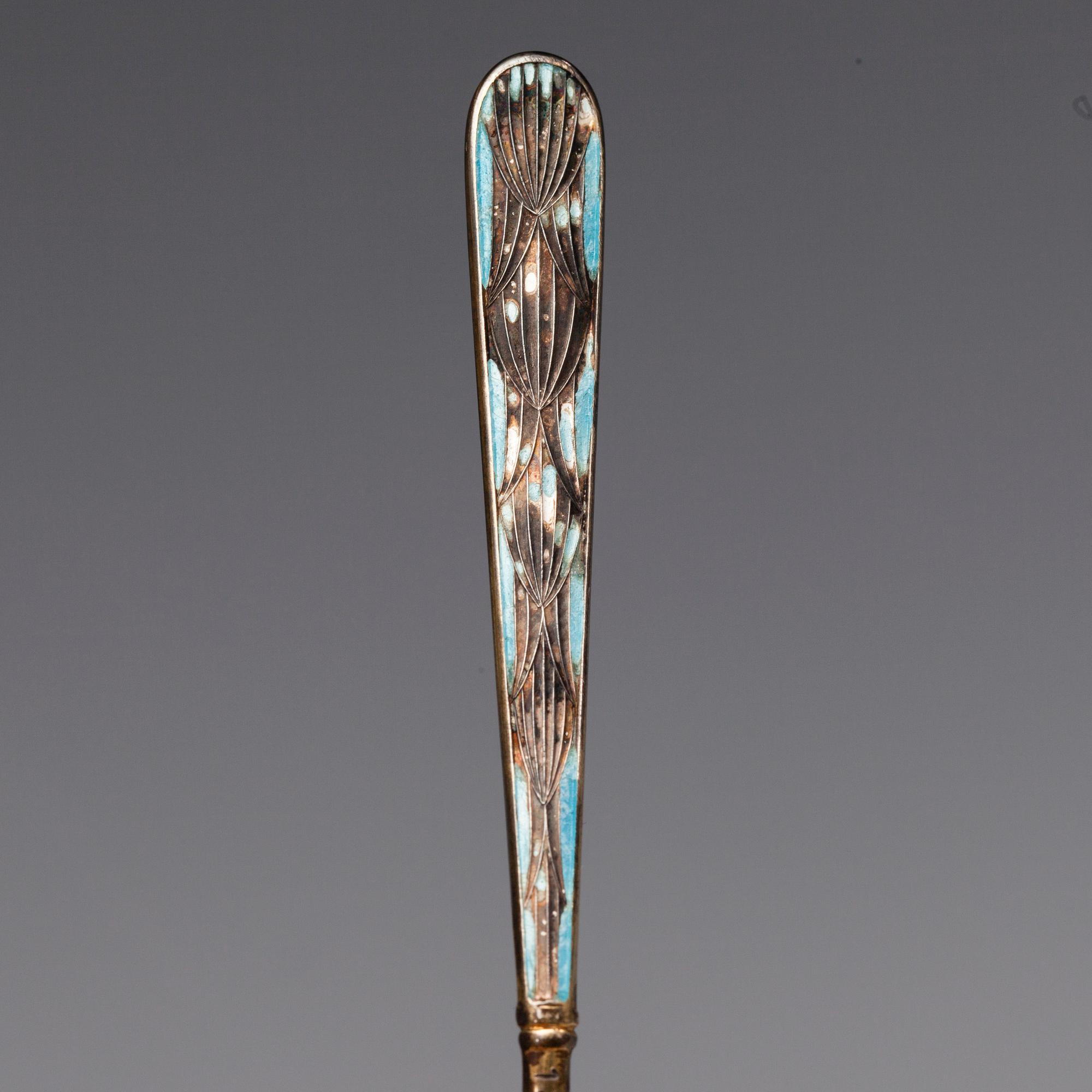 MOCKASKEDAR, 12 st, silver 916 och emalj, Tillander, Helsingfors 1951. Vikt 135 g.