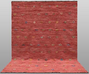 A Kelim carpet, 292 x 200 cm.