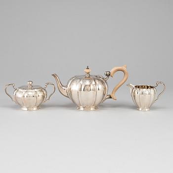 An English 20th century silver three piece tea-set, marked Crichton & Co Ltd, London 1925.