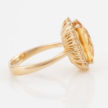 Ring in 18K gold with a faceted citrine and round brilliant-cut diamonds.