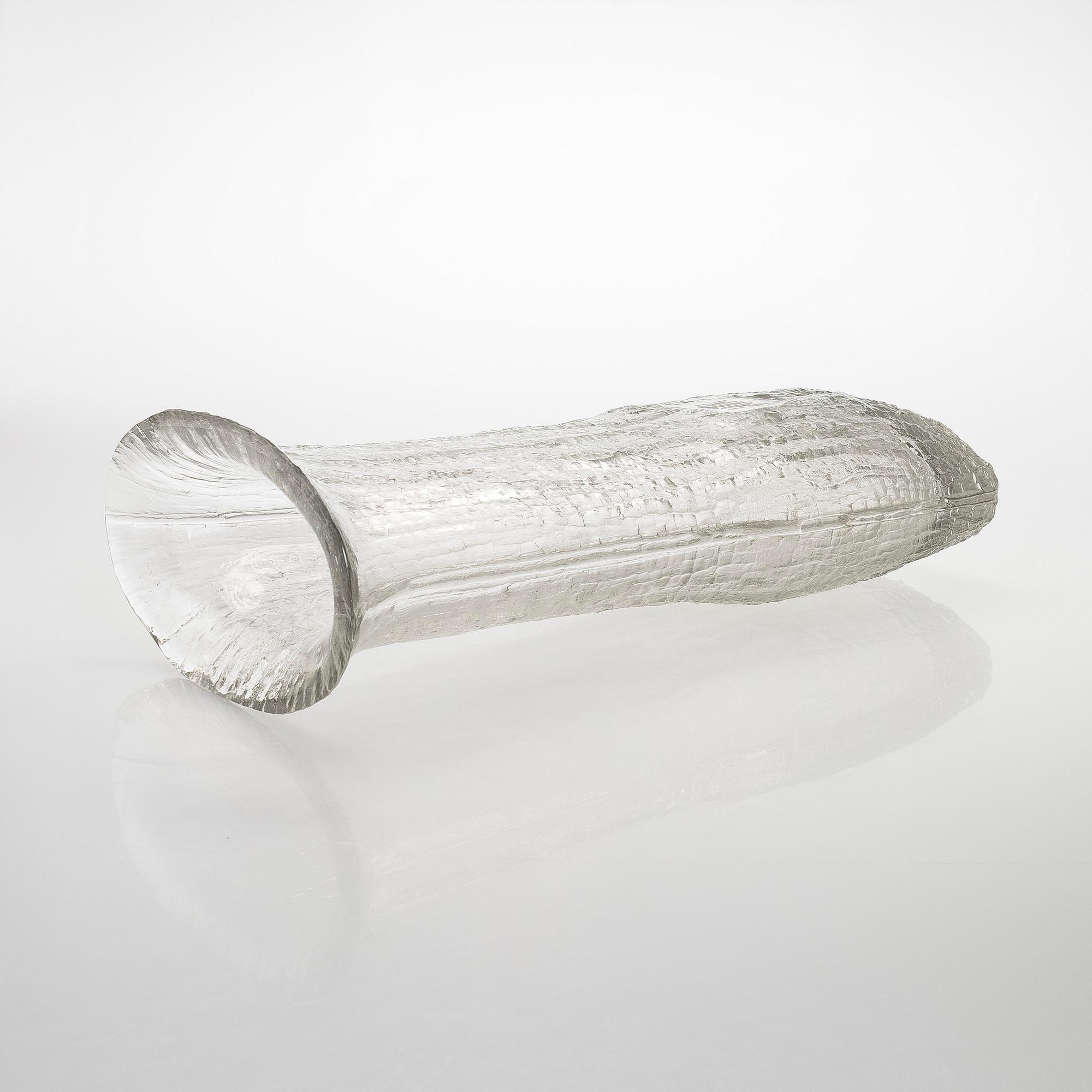 Timo Sarpaneva, A glass vase from "Finlandia"- series, signed Timo Sarpaneva.