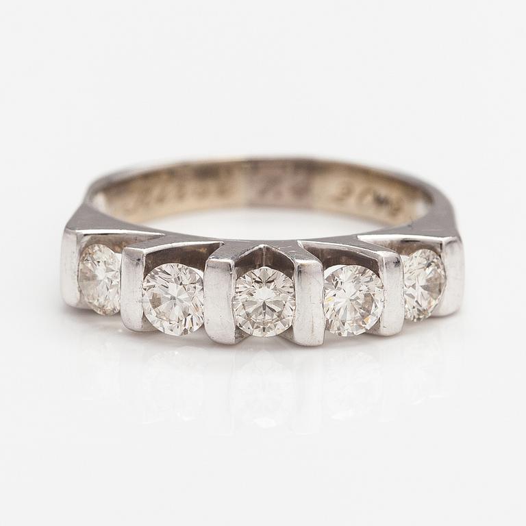 Ring, 14K vitguld, diamanter ca 1.10 ct tot.