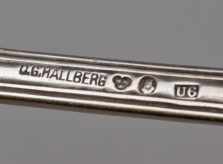PARTI BESTICK SAMT BÄGARE, silver, olika mästare, bla Pehr Zethelius, tidigt 1800-tal till 1940-tal. Totalvikt ca 480 g.