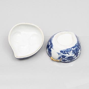Liten terrin/skål med lock och fat, exportporslin, Qingdynastin, slutet av 1700-talet.