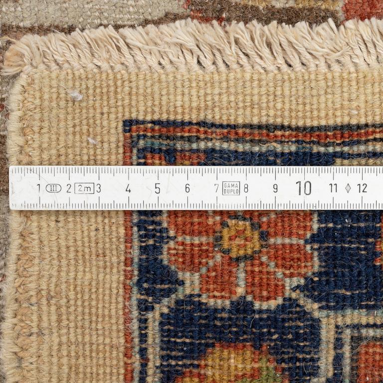 Rug, antique/semi-antique Tabriz, approx. 370 x 272 cm.
