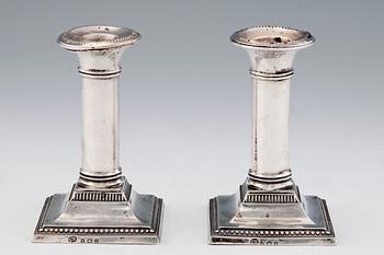LJUSSTAKAR, ett par, sterling silver. Birmingham 1906. Tot. vikt 396 g.