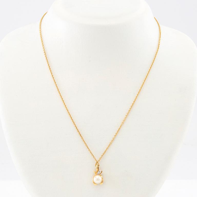 Necklace 18K gold with a cultured pearl and a diamond.