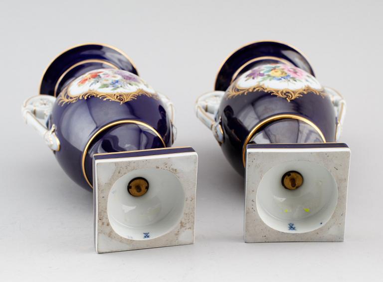 VASER, 2 st snarlika, Meissen, 1900-tal.
