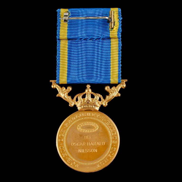 MEDALJ, 23k guld, "För nit och redlighet", Gustav V, 1900-tal. Vikt ca 17g.