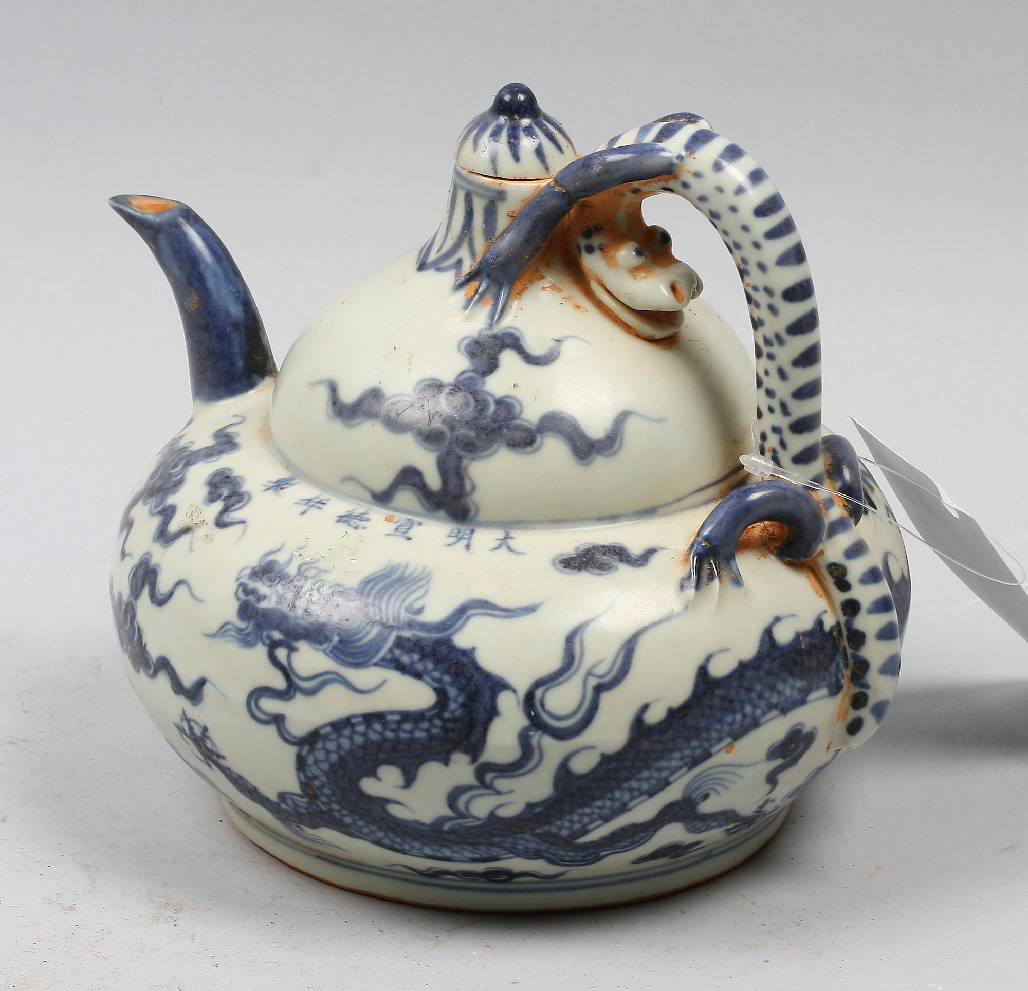 TEKANNA, porslin, troligen Vietnam, 1900-tal.